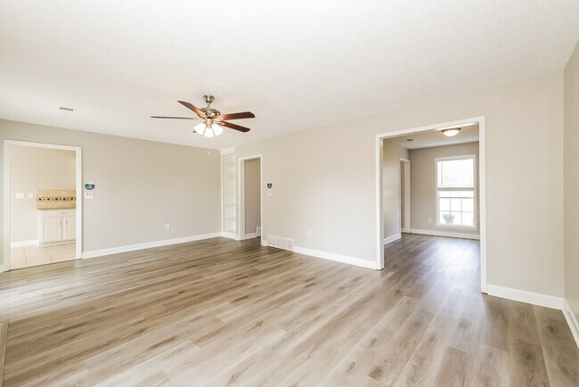 Building Photo - 6389 Persimmon View Dr