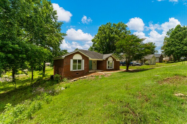 Foto del edificio - 4658 Thoroughbred Ln