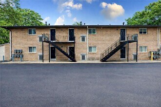 Building Photo - 3300 College St