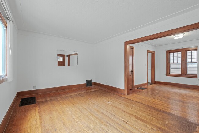 Building Photo - 857 Juno Ave