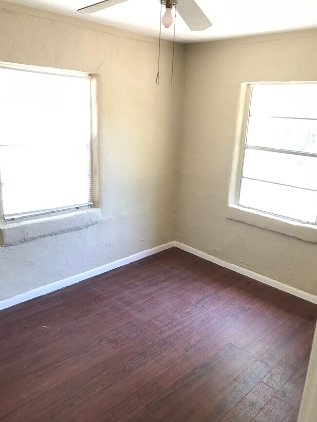 Foto del edificio - 448 S Redford Ln