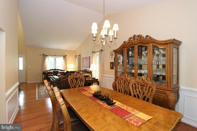 Building Photo - 2202 Sarah Woods Ct