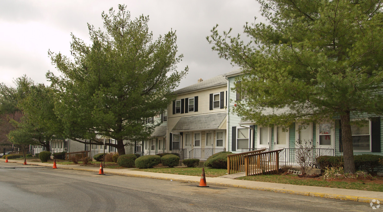 Building Photo - Burlington Manor