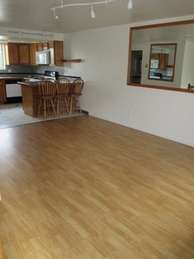 Primary Photo - Pet-friendly & spacious 2 BD/2 BA in great...