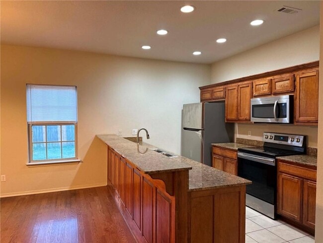 Building Photo - 3006 SW Windrift Ave