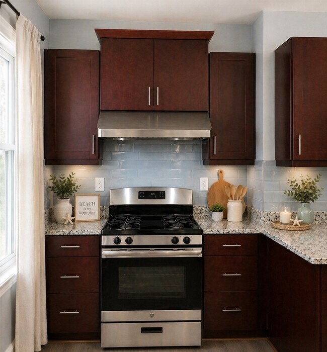 Building Photo - 74 Nightingale St