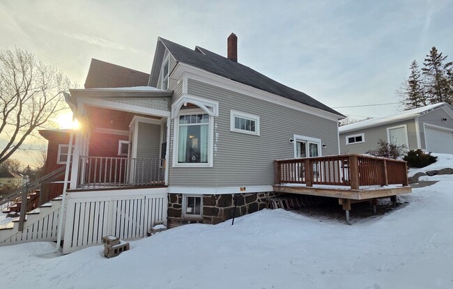 Building Photo - 1129 E 6th St