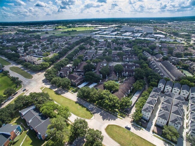 Foto del edificio - 8100 Cambridge St