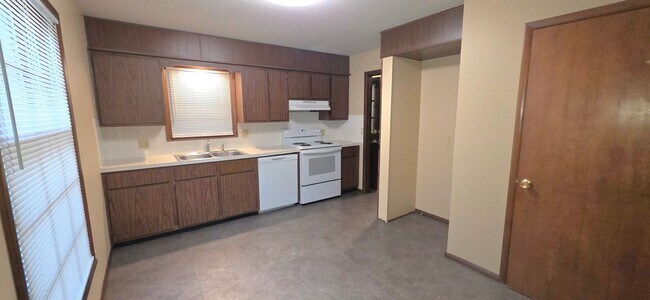 Foto del edificio - 2 Bedroom House! Great Location! $895 Yard Care Included!