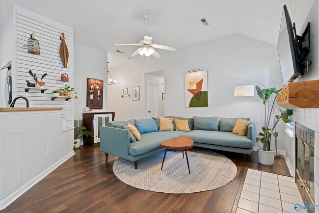 Foto del edificio - 223 Cypress Creek Dr