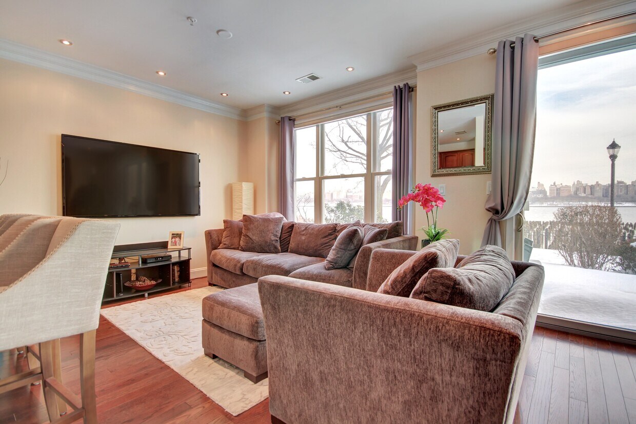 9 Lydia Dr Unit 9, West New York, NJ 07093 Room for Rent in West New York, NJ