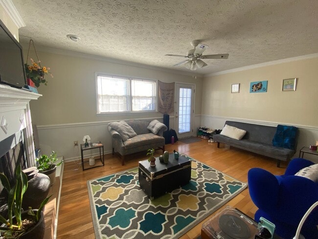 Building Photo - 2 Bed 2.5 Bath Condo