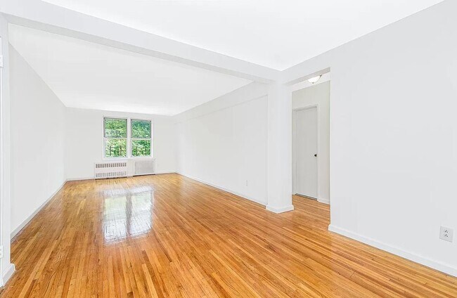 Foto del edificio - 6535 Broadway