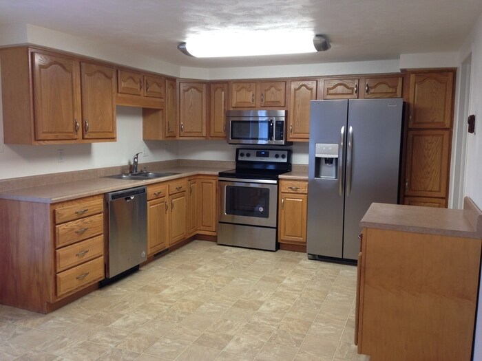 2 Bedroom Townhouse foe Rent Maple Hollow