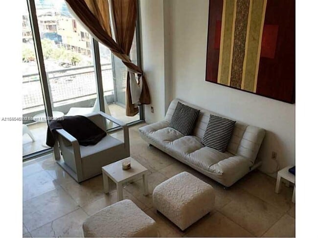 Foto del edificio - 690 SW 1st Ct