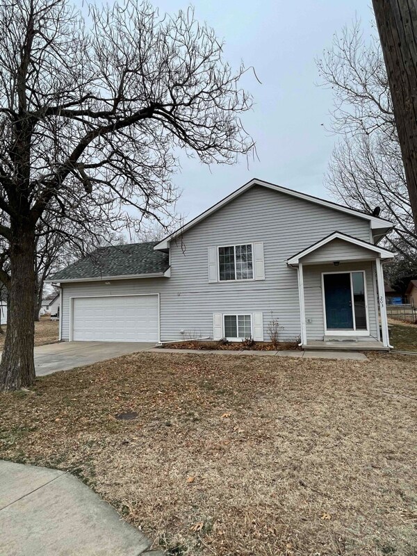 Primary Photo - 203 Fourth Ave