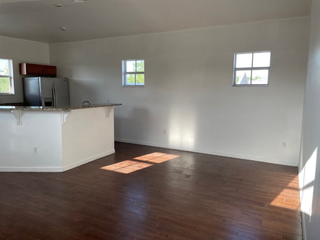 Building Photo - 505 W Hickpochee Ave