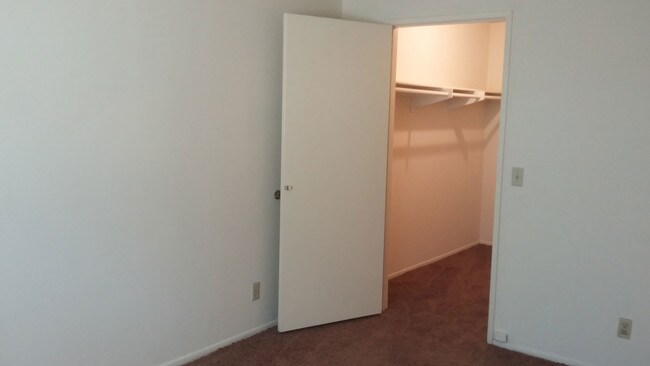Walk in Closet - 16808 Sherman Way