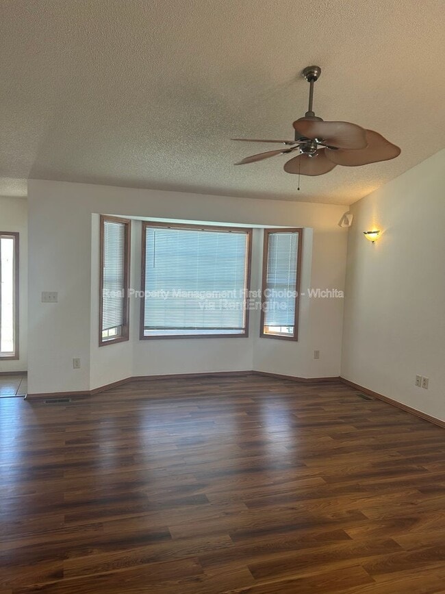 Building Photo - 10805 E Funston St