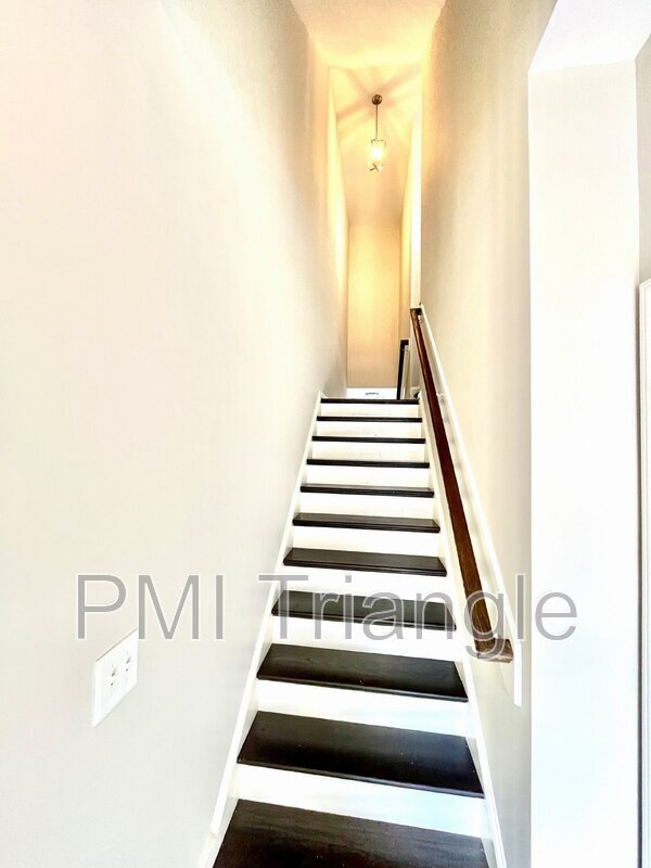 Foto del edificio - 1010 Lathrop Ln