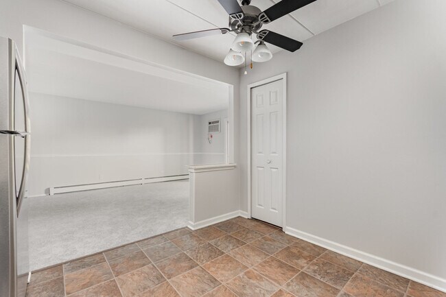 Foto del edificio - 5340 Waterbury Ct