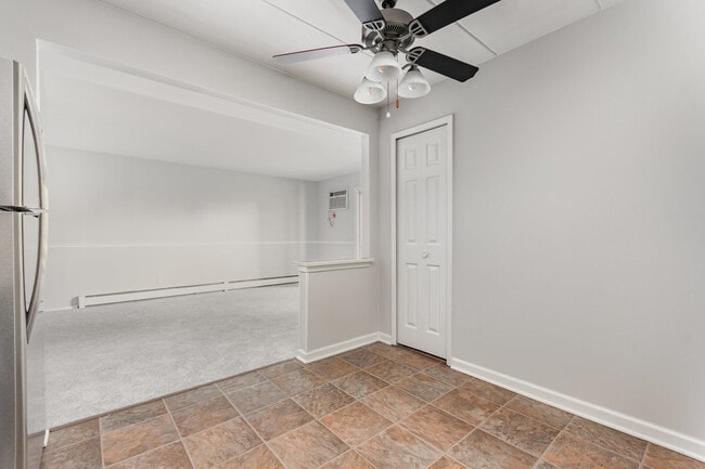Building Photo - 5340 Waterbury Ct