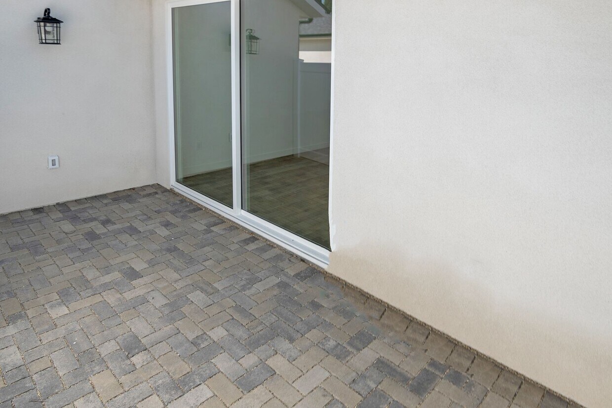 Building Photo - Two bedroom and one bath House in the hear...