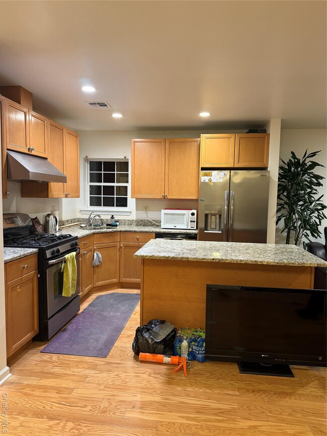 Building Photo - 2-16A Constitution Pl