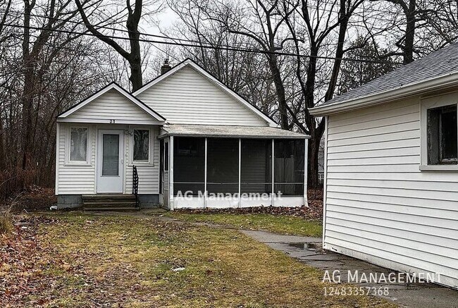Building Photo - 31 N Eastway Drive - Great 3Bed/1Bath Pont...