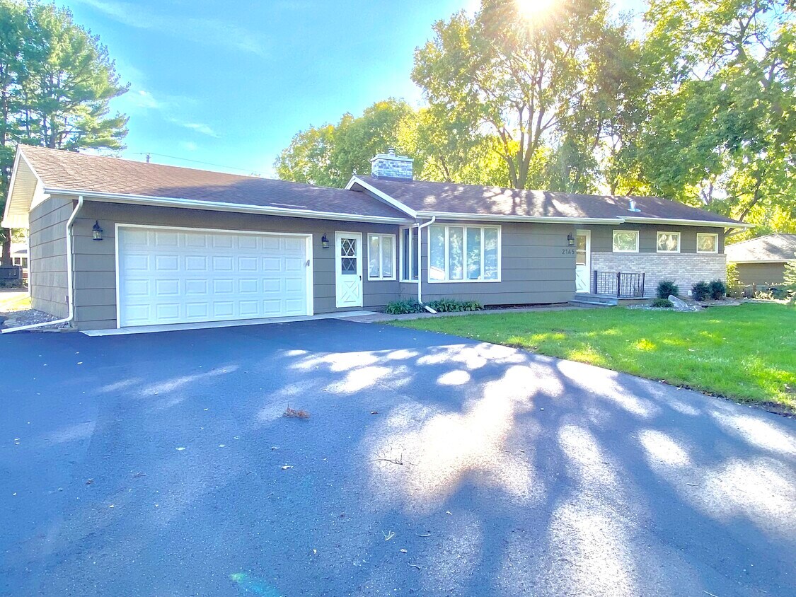 Foto principal - 2145 Grand Ave