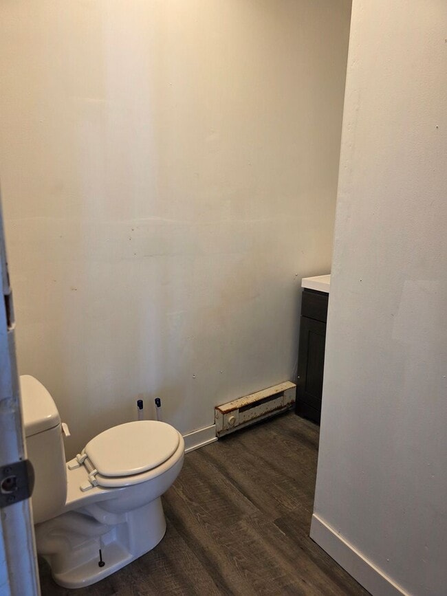 Building Photo - 105 W Emeline St