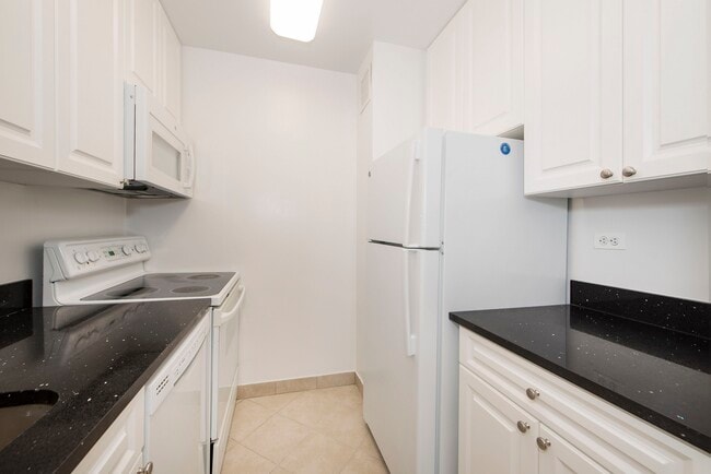 Building Photo - 211 W 56th St