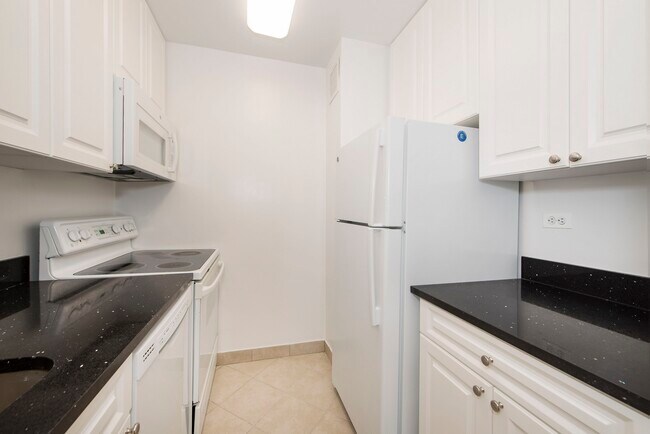Foto del edificio - 211 W 56th St