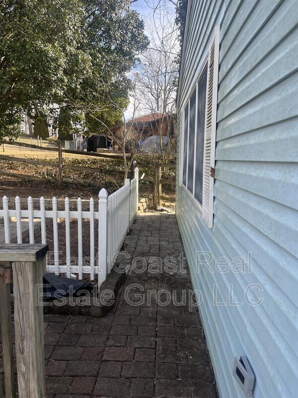 Foto del edificio - 17712 Crest View Ave