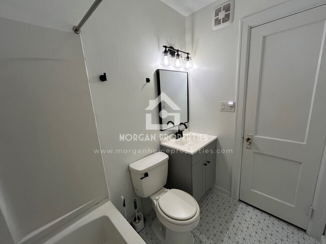 Building Photo - 2420 Wildwood Ave