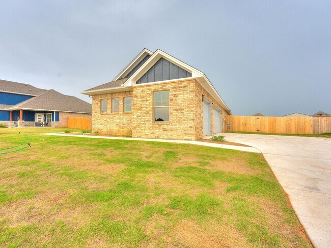 Building Photo - 9617 Lake Gohar Dr