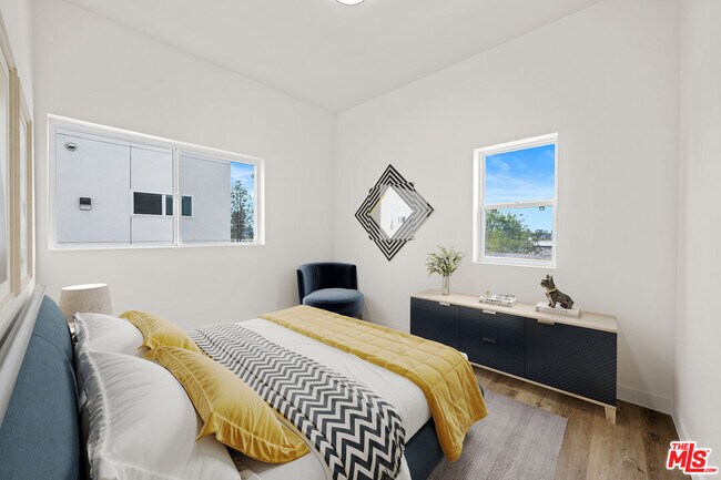 Foto del edificio - 7411 Artesia Blvd