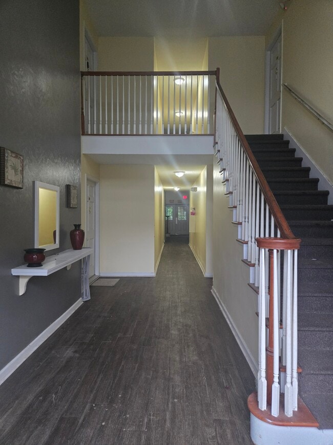 Photo - 80 Place Fontaine Apartment