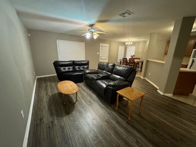 Foto del edificio - Nice 3 bedroom 2 Bath One Story Home