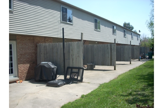 Building Photo - 9121 Brookside Dr
