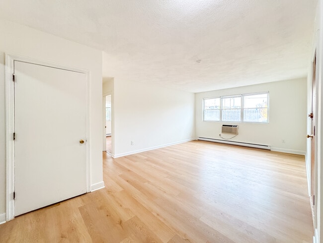 Building Photo - 11 Hodges Ave