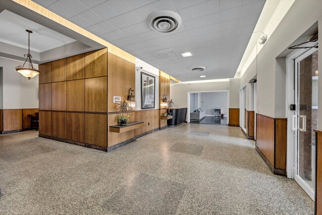 entrada principal - Cornell Arms Apartments