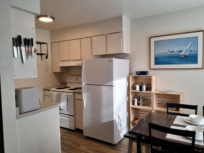 Building Photo - 3061 Lois Dr