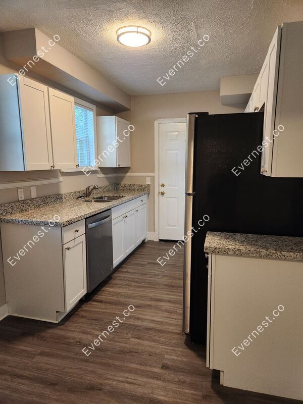 Building Photo - 231 Dunbar St