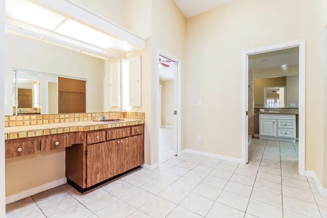 Building Photo - 2997 Farnham Way