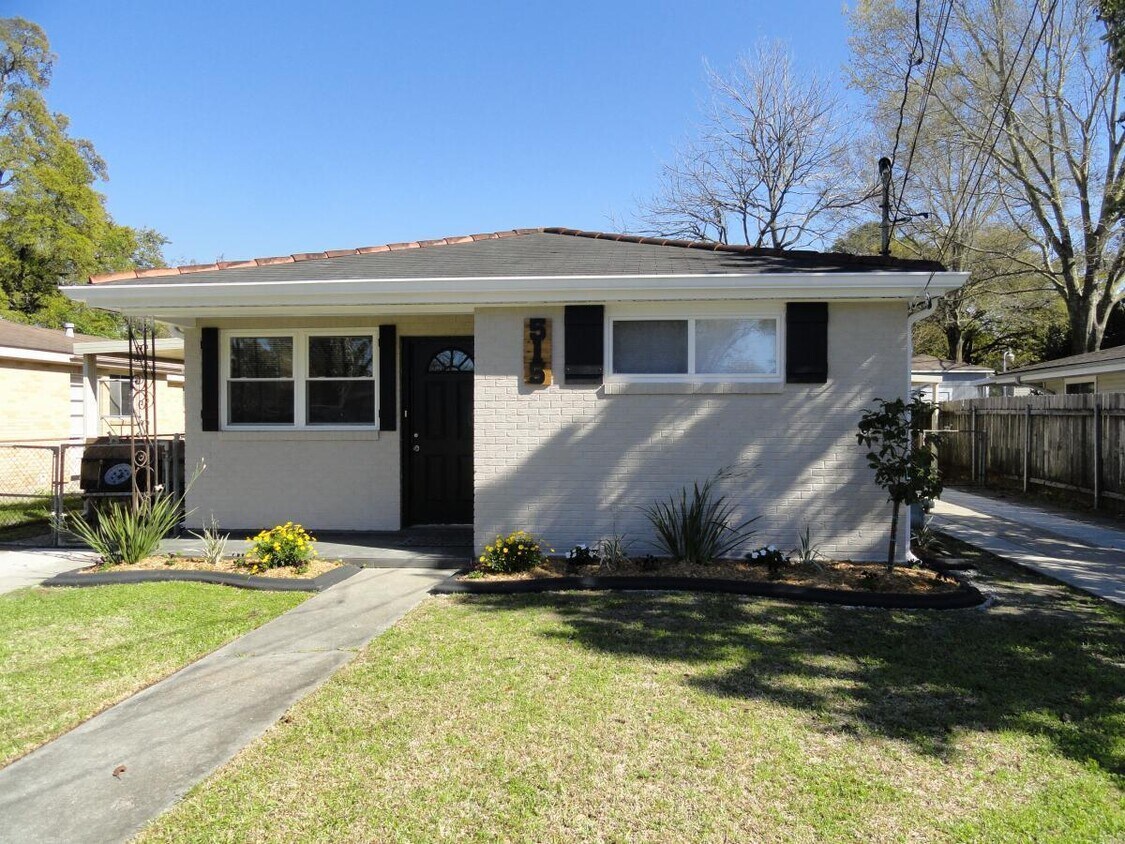 Primary Photo - 515 Arnold Ave