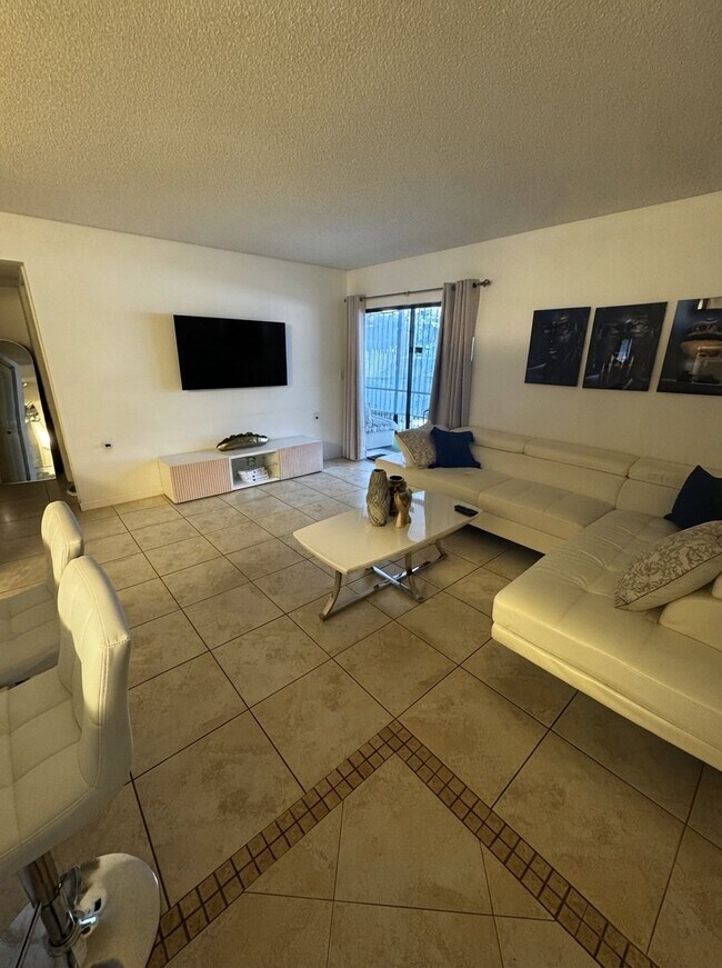 Foto del edificio - 19740 SW 103rd Ct