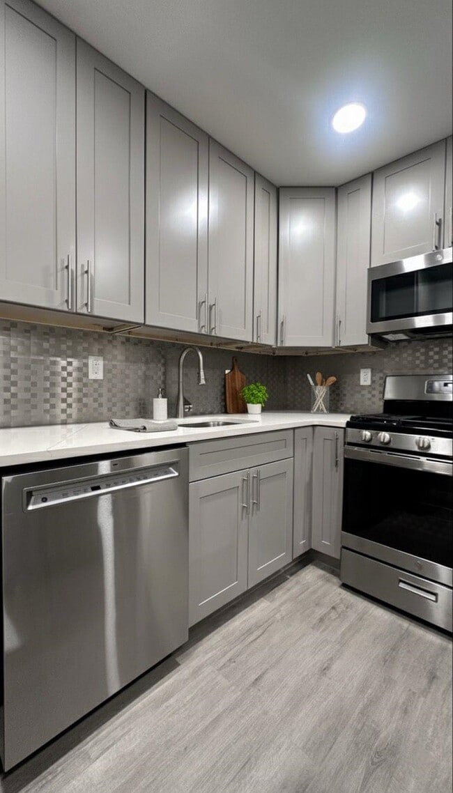 Building Photo - 213 Woodward St