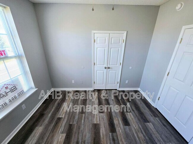 Building Photo - 3009 Winston Dr