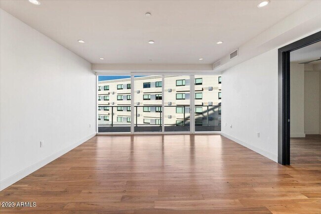 Foto del edificio - 4422 N 75th St